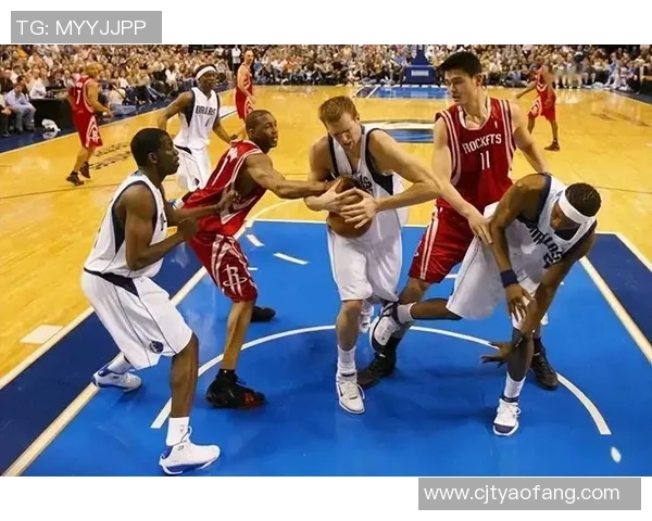 姚明与丹皮尔的巅峰对决：篮球场上的传奇之战与荣耀时刻