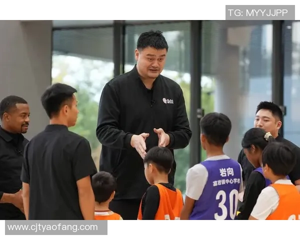 姚明携手拉拉链助力青少年篮球发展共同推动体育文化的传承与创新